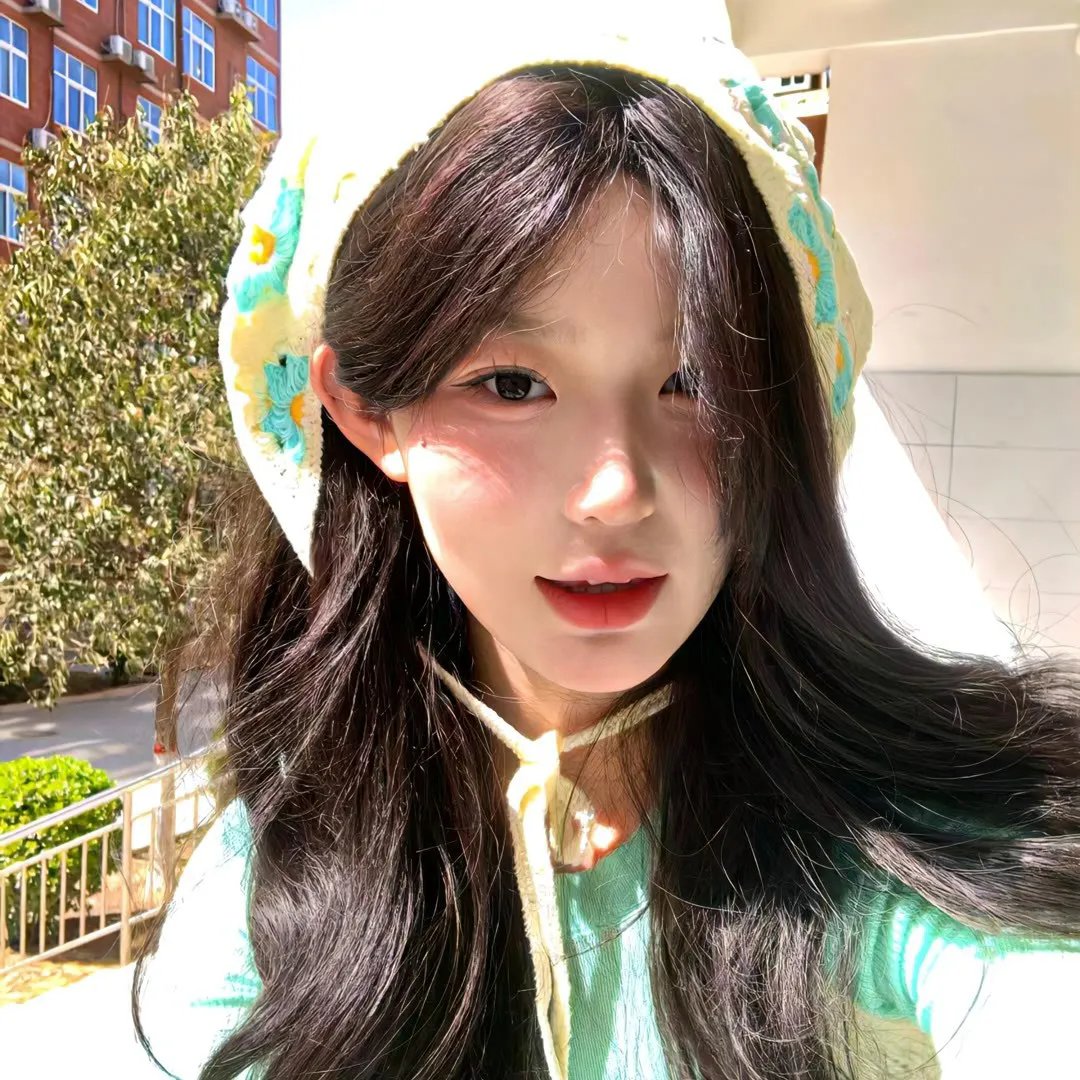 坐推土机的少女